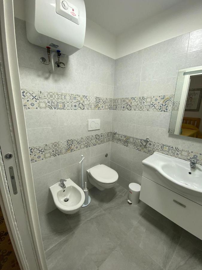 Touristhouse Monopoli 10 Bed and Breakfast Buitenkant foto