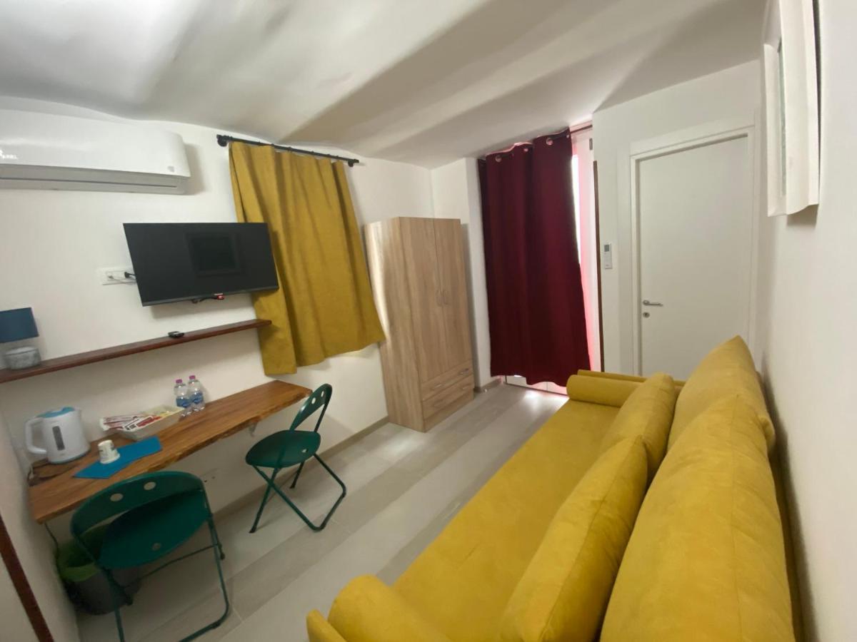 Touristhouse Monopoli 10 Bed and Breakfast Buitenkant foto