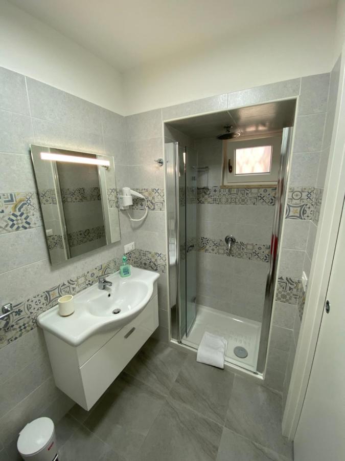 Touristhouse Monopoli 10 Bed and Breakfast Buitenkant foto