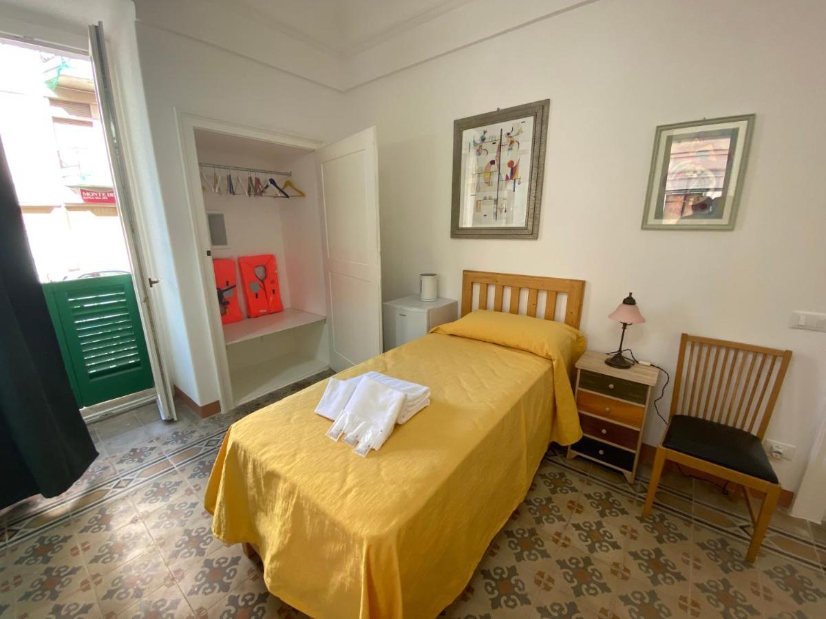 Touristhouse Monopoli 10 Bed and Breakfast Buitenkant foto